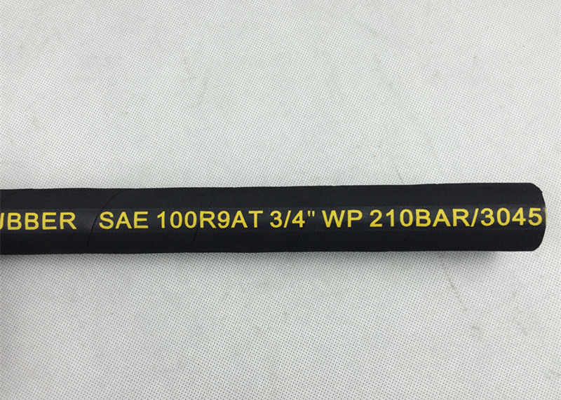 SAE R9 4ワイヤー油圧ホースは、補強された高圧適用範囲が広いホース螺線形になります