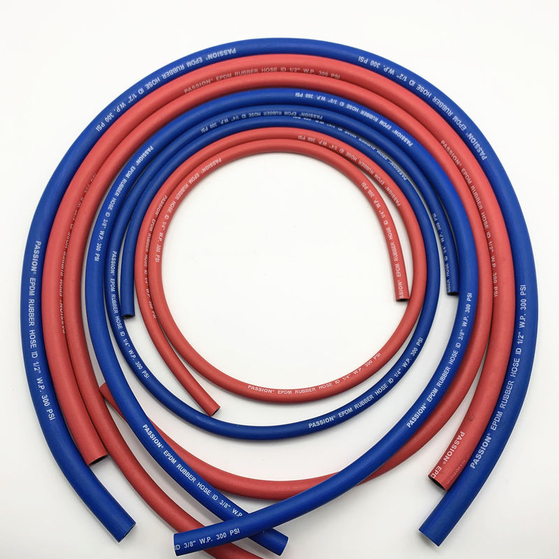 赤くおよび青色EPDMゴム製水ホースID 1/2」300のPSI 150のDeg C